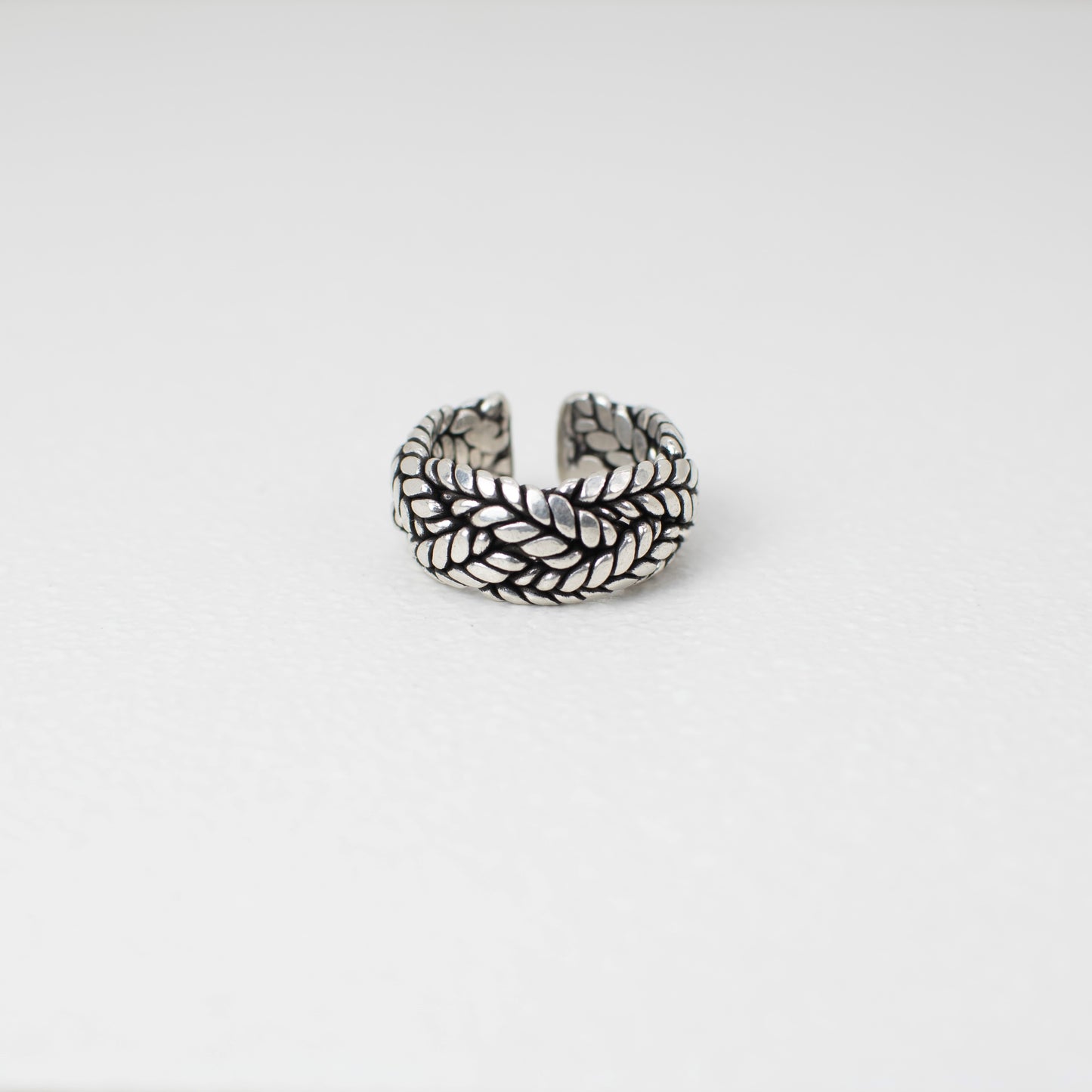 Triple Chain Pattern Ring