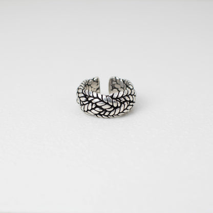 Triple Chain Pattern Ring