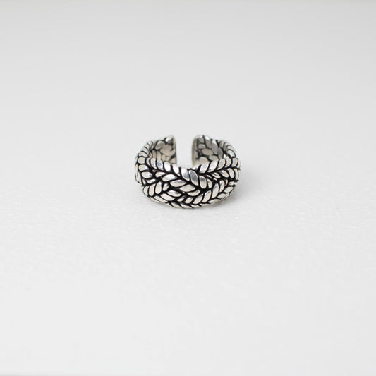 Triple Chain Pattern Ring