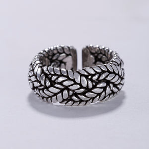 Triple Chain Pattern Ring